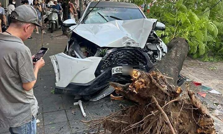 Vụ tông xe liên hoàn ở Hà Nội: Một người đàn ông tử vong, có bệnh nhân tiên lượng 