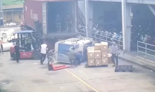 Bị kiện hàng đè trúng trong lúc vận chuyển, người đàn ông ở Phú Thọ tử vong