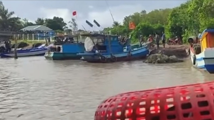 Bị lú đánh cá kéo xuống biển Cà Mau, thiếu niên tử vong thương tâm