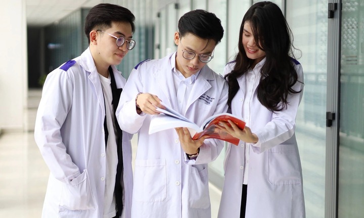 Điểm tên những trường Y Dược cộng điểm xét tuyển cho thí sinh có chứng chỉ SAT, IELTS