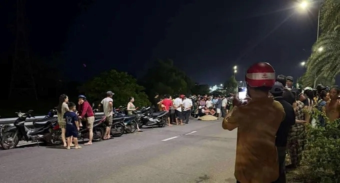 Gia Lai: Đi bộ dọc quốc lộ, người đàn ông bị bánh xe container văng trúng, tử vong thương tâm