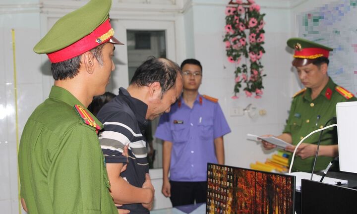 Tạm giữ tài xế lái ô tô tông 2 xe máy rồi lao xuống sông khiến 3 người tử vong ở Nghệ An