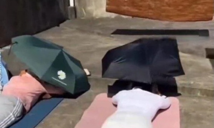 Tắm nắng 2 giờ để 