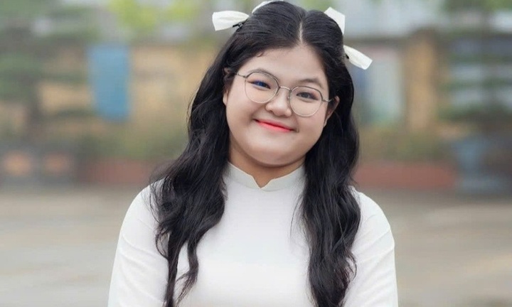 Nữ sinh Ninh Bình là thủ khoa khối A00, luôn duy trì học từ 20h-23h