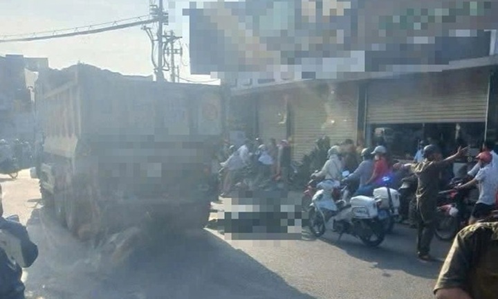 Camera hành trình ghi khoảnh khắc xe ben tông xe máy ở ngã tư Đông Thạnh, 2 phụ nữ thương vong