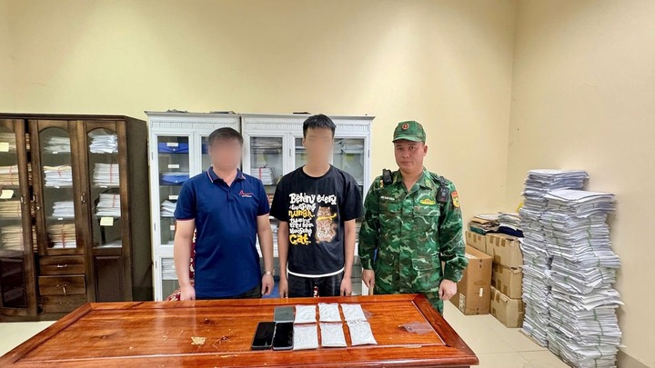 Bố chỉ đạo con trai vận chuyển 6kg bạc trái phép qua cửa khẩu Móng Cái