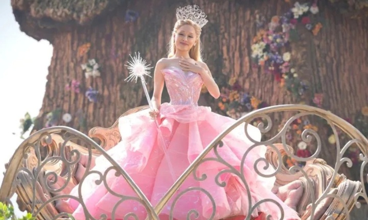 Nữ ca sĩ đình đám Ariana Grande nói gì về tin đồn bỏ hát đi đóng phim?