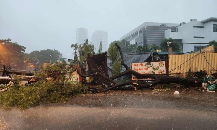 Hà Nội và các tỉnh miền Bắc xuất hiện mưa giông dữ dội, chuyên gia lý giải gì?