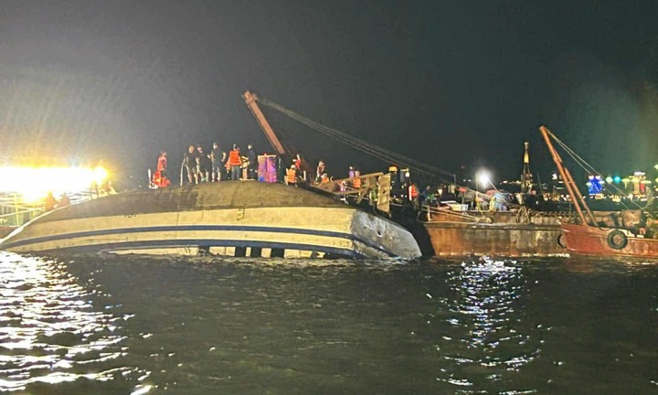 Vụ lật tàu trên vịnh Hạ Long: Bé trai sống sót sau 4 tiếng trong khoang tàu