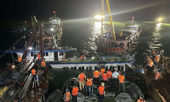 Tàu Vịnh Xanh 58 bị lật trên vịnh Hạ Long được phép chở tối đa bao nhiêu hành khách ?