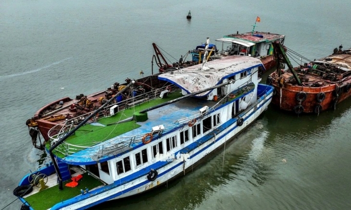 Vụ lật tàu trên vịnh Hạ Long: 80-90% nạn nhân khi được đưa ra khỏi tàu có mặc áo phao