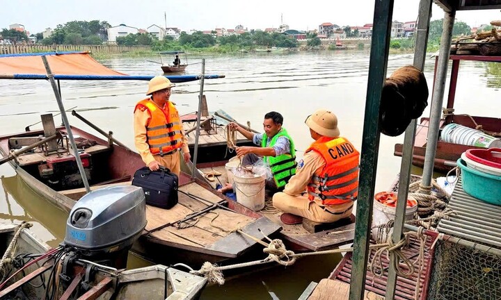 Hà Nội: Đồng loạt kiểm tra, tuyên truyền ứng phó bão số 3 trên tuyến sông Hồng