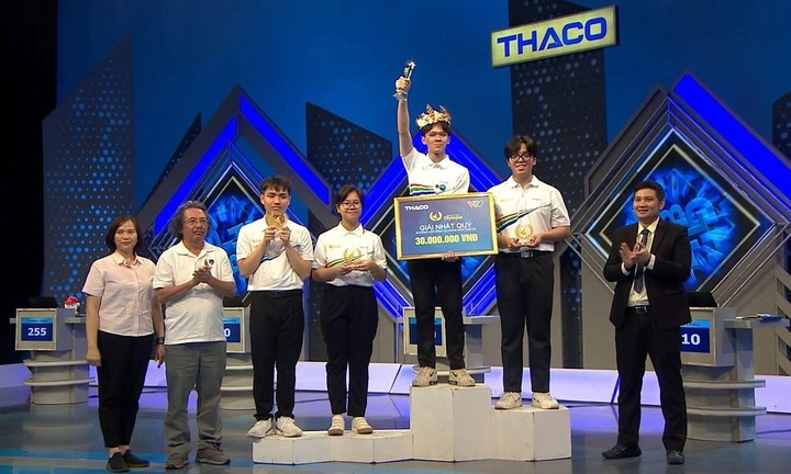 Nam sinh Trường THPT chuyên Lê Quý Đôn mang cầu truyền hình Olympia 2025 về Khánh Hoà
