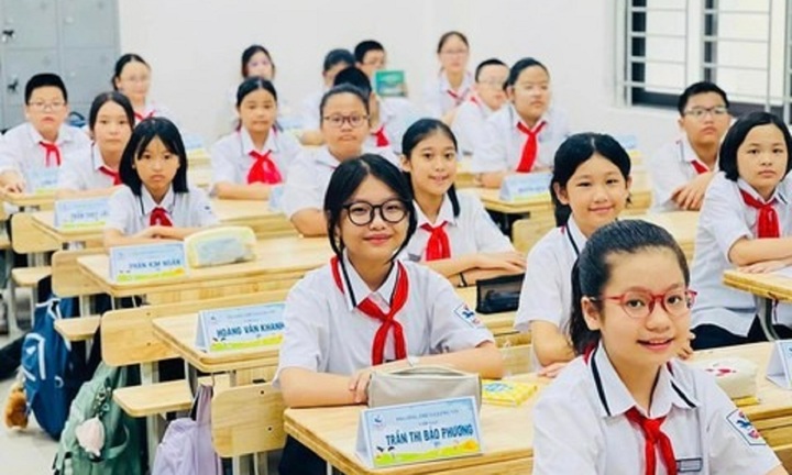 Nhiều trường ở Hà Nội cho học sinh, sinh viên nghỉ học gấp vì bão số 3 (Wipha)
