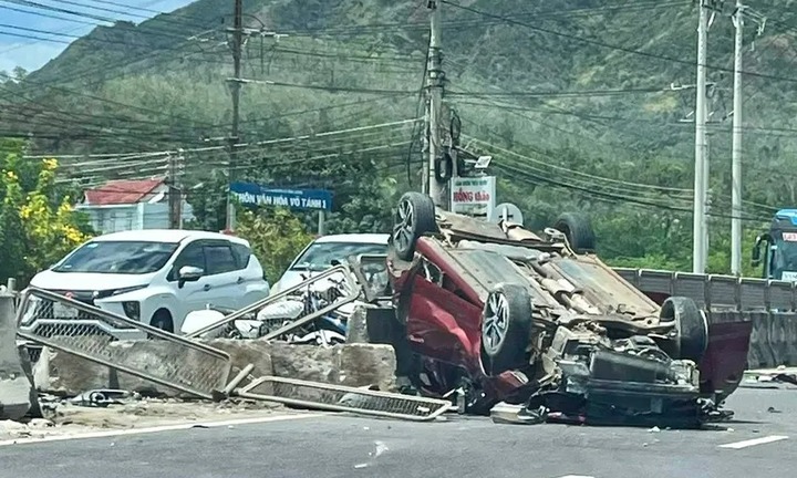 Tin tức tai nạn giao thông mới nhất ngày 23/7: Tông vào bò trên quốc lộ 25, 1 người đi xe máy tử vong