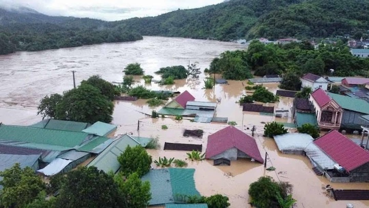 Bộ Xây dựng huy động toàn lực khôi phục giao thông sau bão số 3