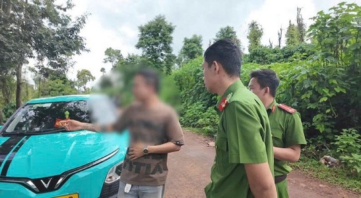 Tin pháp luật nổi bật 24h qua: Sợ vợ buồn, tài xế taxi dựng chuyện bị cướp