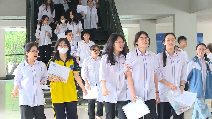 Một trường đại học không công bố điểm sàn mà chỉ đưa ra dự đoán điểm chuẩn