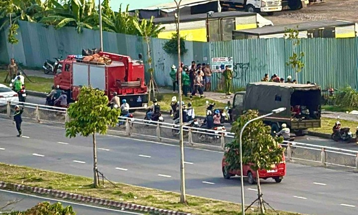 Dừng xe rửa tay, tài xế trượt chân rơi xuống kênh bị nước cuốn vào cống mất tích ở TP.HCM