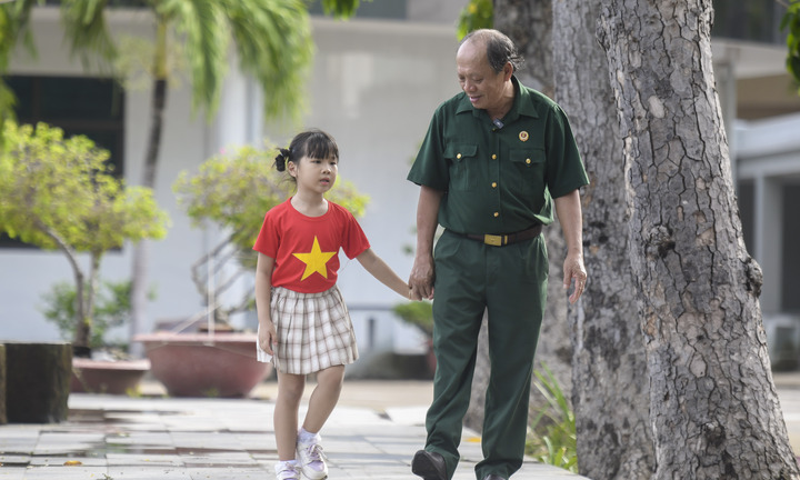 Vinamilk “viết tiếp câu chuyện hòa bình” bằng tranh và hành động