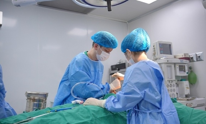 Bi hài hậu vận sau thẩm mỹ: Chi hàng chục triệu tiêm filler 