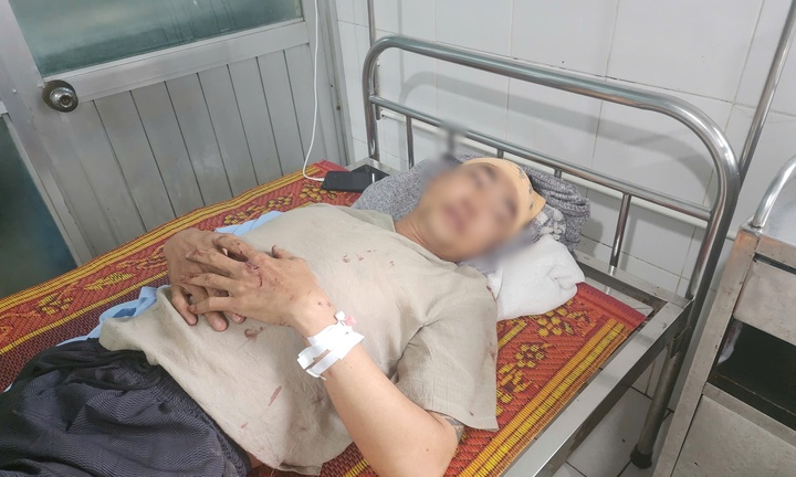 Vụ lật xe khách, 10 người tử vong: Nỗi ám ảnh tột cùng của người chồng khi thấy vợ bị kẹt dưới xe