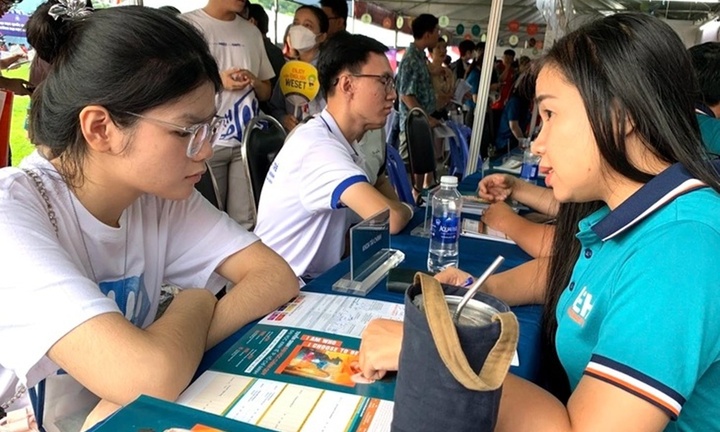 Công thức quy đổi điểm trúng tuyển của Đại học Kinh tế TP.HCM năm 2025