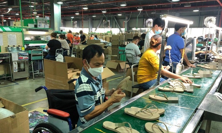 Từ 1/2026, người sử dụng lao động được giảm tiền đóng bảo hiểm thất nghiệp cho lao động khuyết tật