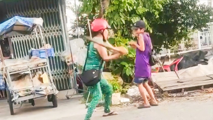 Clip: Phẫn nộ cô ruột đánh đập cháu trai dã man chỉ vì