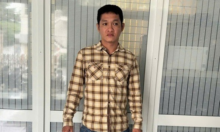 Đỡ người bị tai nạn giao thông rồi tiện tay trộm luôn sợi dây chuyền của nạn nhân