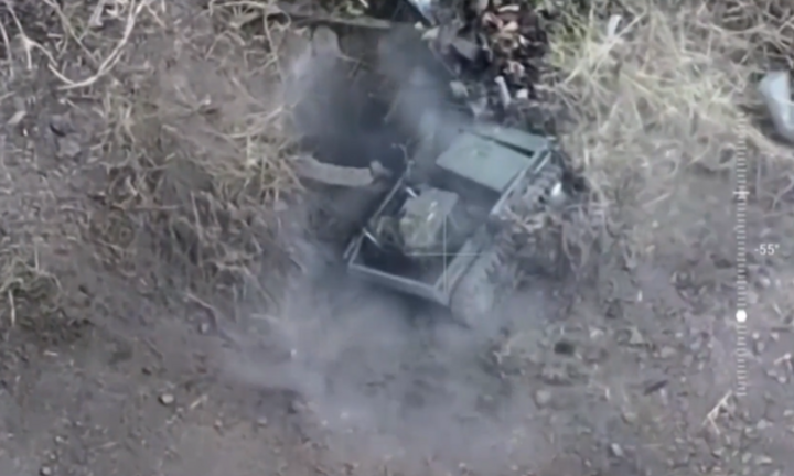 Clip: Cận cảnh FPV Nga tung đòn “sấm sét” vô hiệu hóa robot quân sự của Ukraine