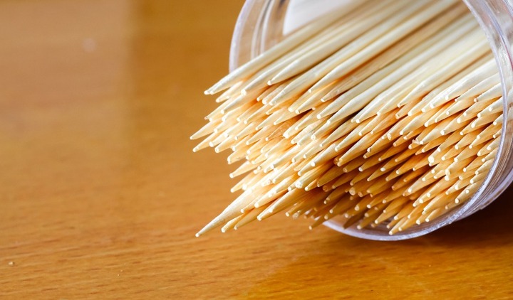 Người đàn ông suýt mất cả bàn chân vì giẫm phải cây tăm