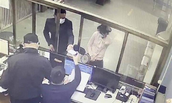 Được bạn trai cưng chiều hết mực, cô gái 