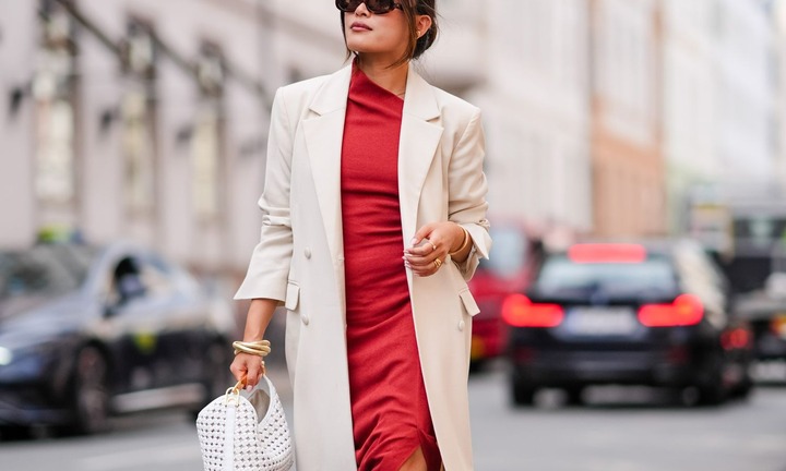 Gợi ý cách làm mới màu đỏ để có diện mạo mới mẻ