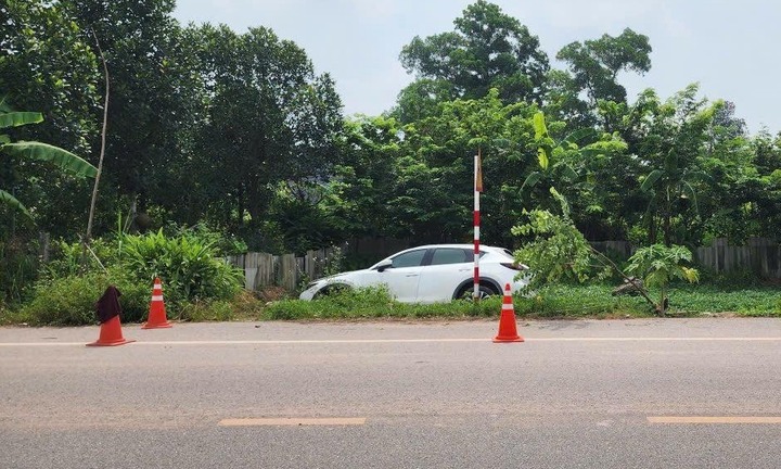 Hiện trường ô tô mất lái, đâm tử vong cụ bà đang làm ruộng ở Bắc Ninh