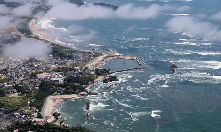 Sóng thần tiếp tục ập vào Nhật Bản