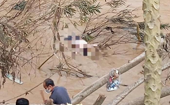 Phát hiện thi thể nam giới trôi dạt trên sông Nậm Mộ, tỉnh Nghệ An: Nạn nhân mặc áo sơ mi trắng, quần dài đen