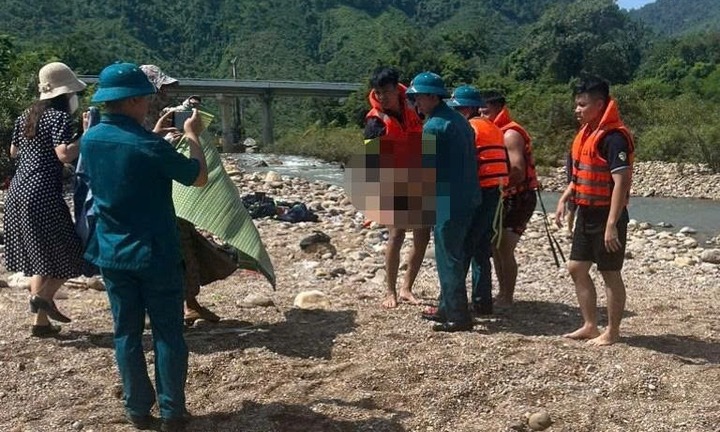 Danh tính hai sinh viên đuối nước tử vong khi lội suối ở Đà Nẵng