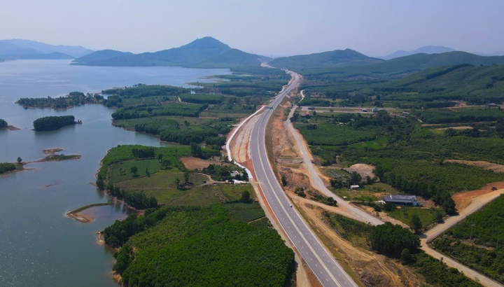 Tháo gỡ khó khăn, loạt dự án giao thông trọng điểm tăng tốc về đích