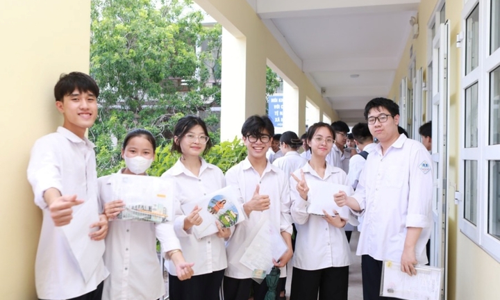 Điểm chuẩn đại học khối ngành kinh tế năm 2025 biến động như thế nào?