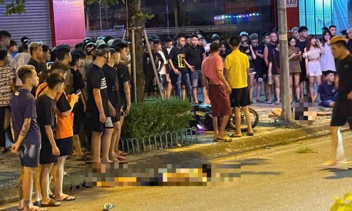 Hiện trường vụ tai nạn giao thông ở Hưng Yên, xe máy kẹp 3 tông trúng cột điện khiến 1 người tử vong