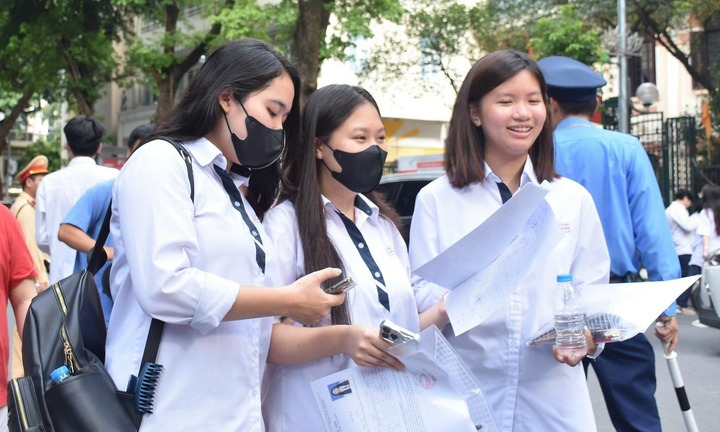 Tin tức giáo dục nổi bật 24h: 10 ngành học điểm chuẩn cao nhất 2024, 9,7 điểm/môn vẫn trượt