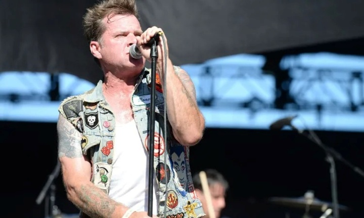 Mắc ung thư, nam ca sĩ nổi tiếng qua đời chỉ 2 tuần sau khi kết hôn