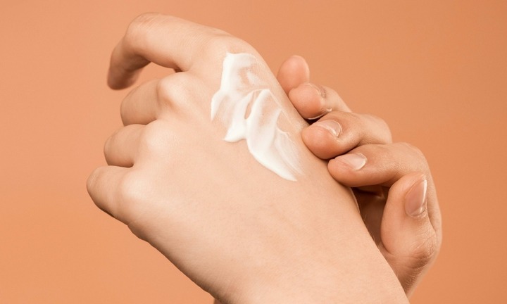 Thu hồi, tiêu hủy trên toàn quốc 2 loại kem dưỡng trắng da chống nắng