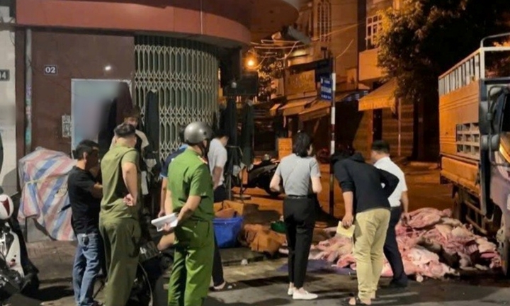 Phát hiện hơn 1 tấn thịt lợn có mùi hôi thối, nghi nhiễm bệnh đang tuồn ra thị trường