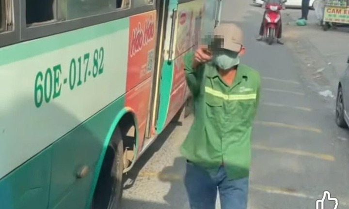 Vụ người đàn ông bước xuống xe buýt, cầm dao đe dọa tài xế ô tô: Công an vào cuộc xác minh