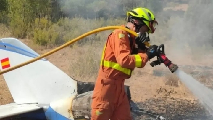 Máy bay bổ nhào cắm đầu ngay sau khi cất cánh ở Tây Ban Nha, 2 người thiệt mạng