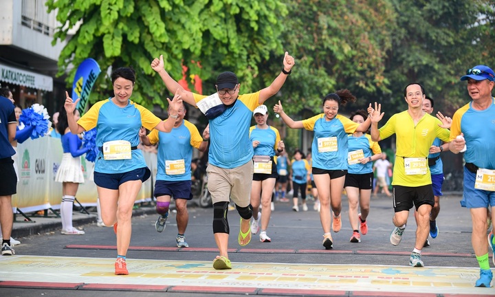 Vietnam Airlines chính thức mở bán vé giải chạy “Run For Love 2025”