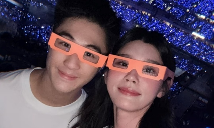 Động thái bất ngờ của siêu mẫu hàng đầu showbiz giữa lúc chồng bị đồn ngoại tình, có con riêng