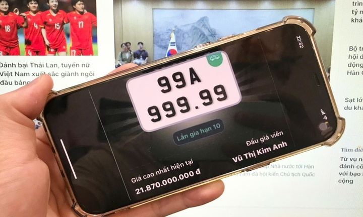 Biển số 99A-999.99 trúng đấu giá với số tiền cao kỷ lục